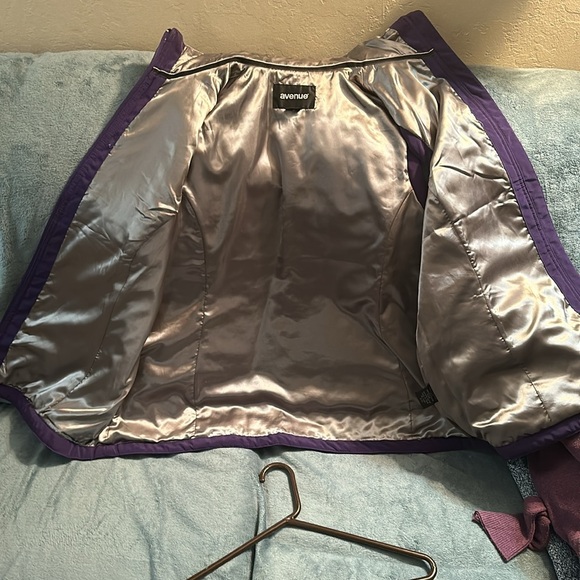 Avenue size 18/20 purple quilted vest zippered with zip pockets silver interior - Picture 3 of 5